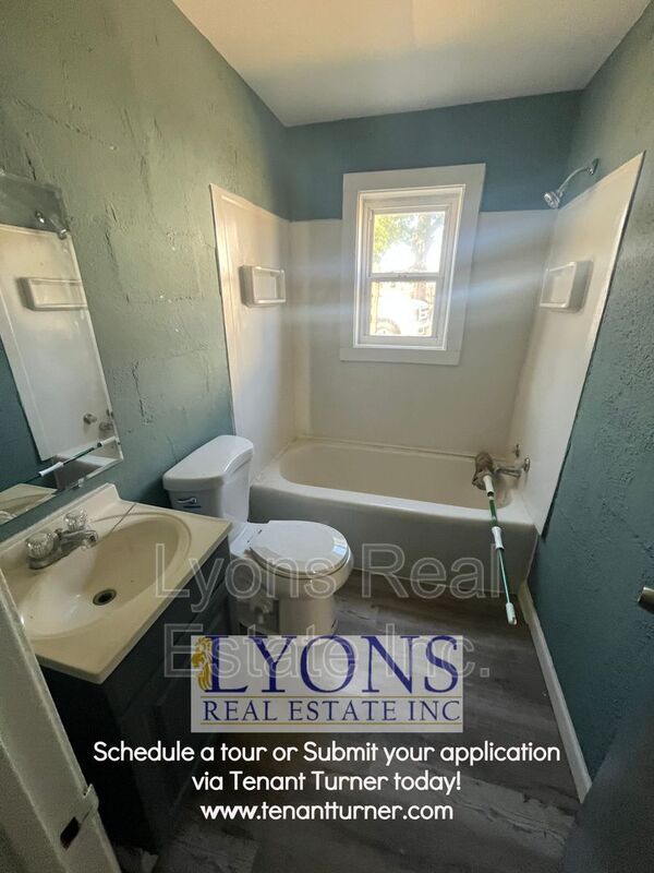 Building Photo - 917 Pineknot Rd