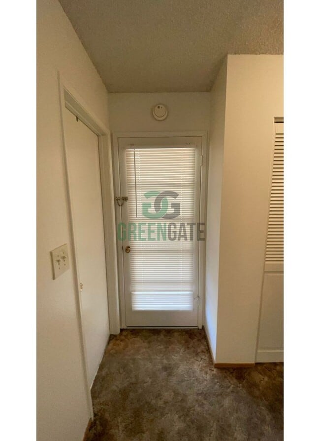 Building Photo - 925 Charleston Ave