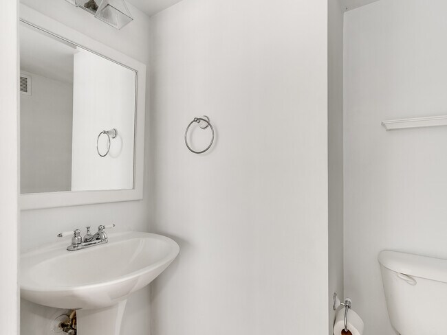 Building Photo - 1053 Symphony Dr