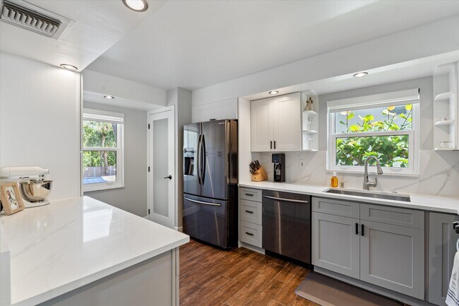 Building Photo - 1 Harbourside Dr