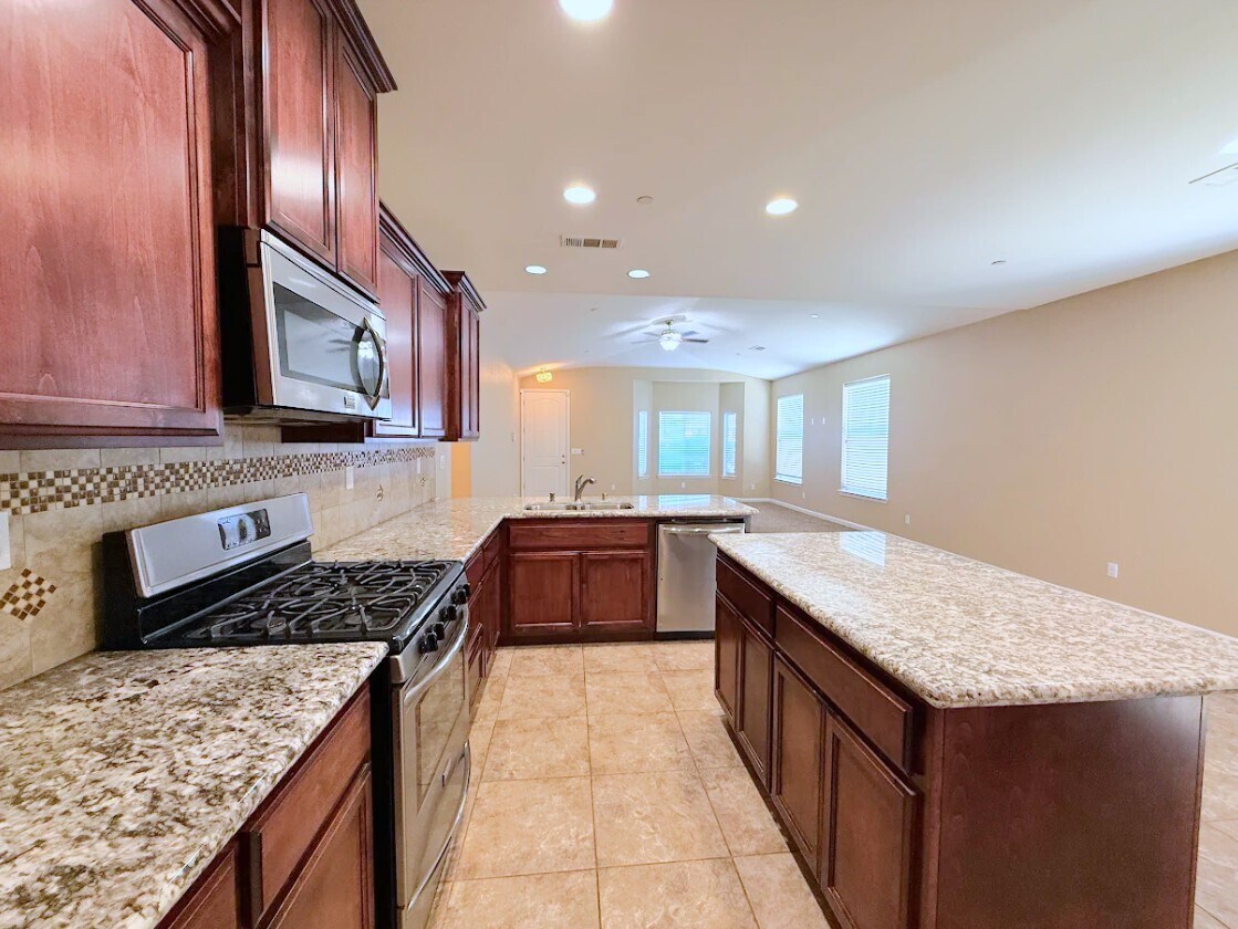 Building Photo - 4014 Cinnabar Ave