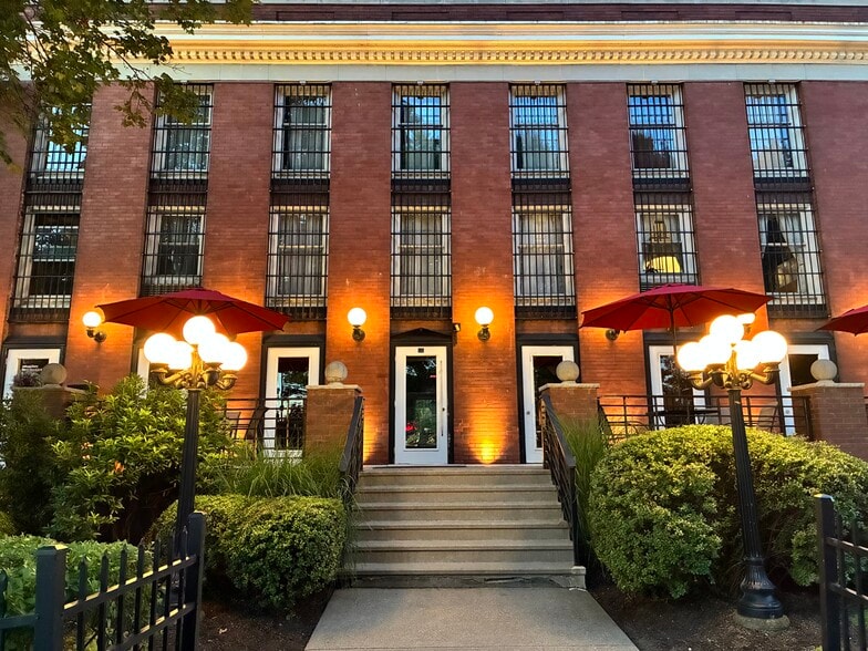 Primary Photo - Jailhouse & Sheriff's Apartments 176 Main St.