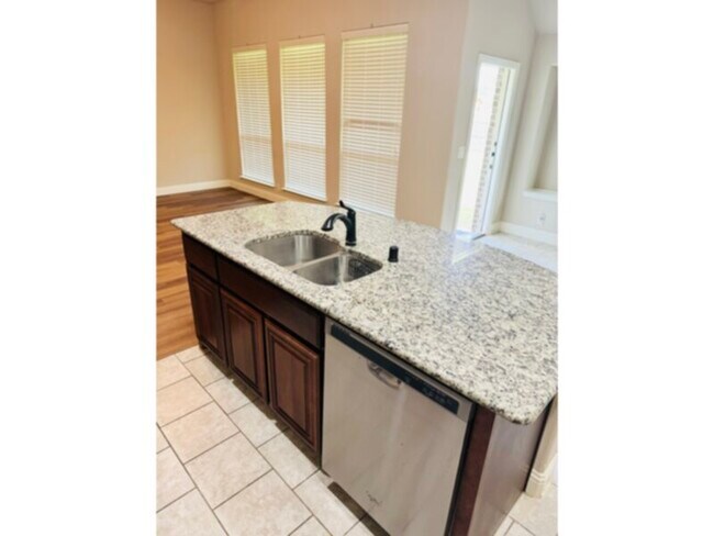 Building Photo - LUXURY STARTS HERE**** 5 BEDROOM IN HAGAN HILL SUBDIVISION****