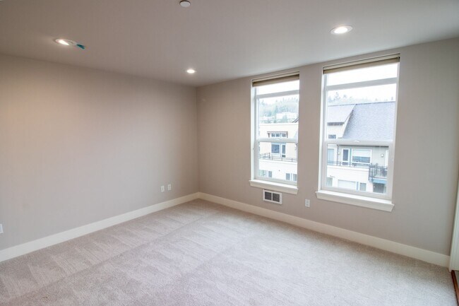 Building Photo - 2Bd/2Ba Mercer Island Condo