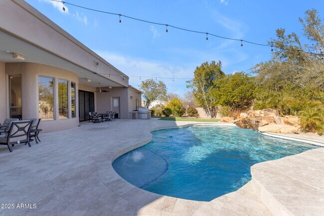 Building Photo - 6938 E Lomas Verdes Dr