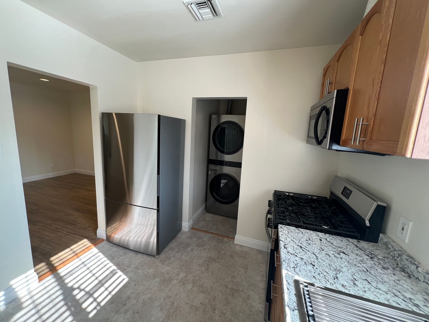 Building Photo - 2-bedroom, 1-bath home in the heart of Glendale!