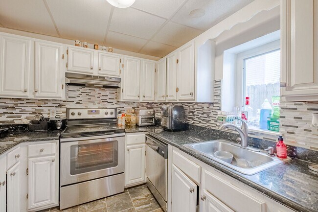 Building Photo - Amazing South Side Flats luxury remodel