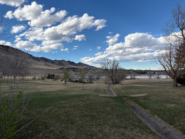 Building Photo - Stunning 4 bed 3.5 Bath Home in Wonderland Hills Walking Distance to Wonderland Lake. Rent Furnis...