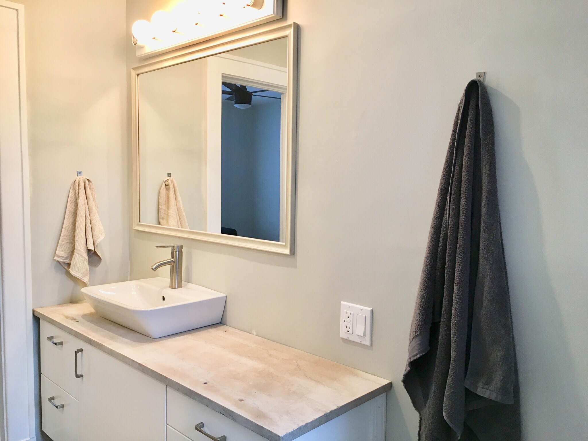 lots of light - 1711 3rd Ave N