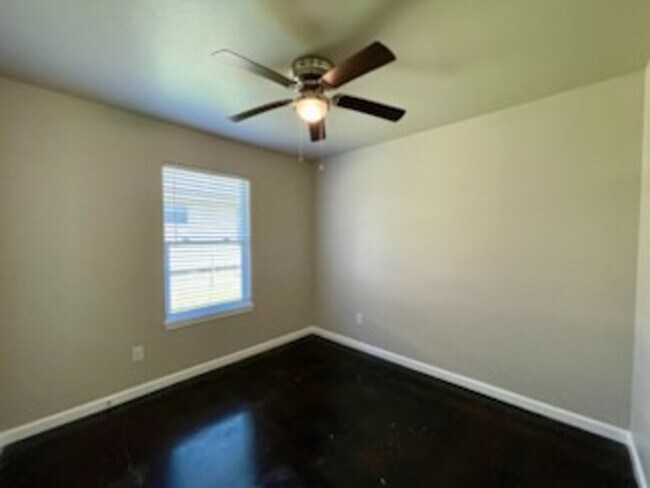 Building Photo - 3001 9th St