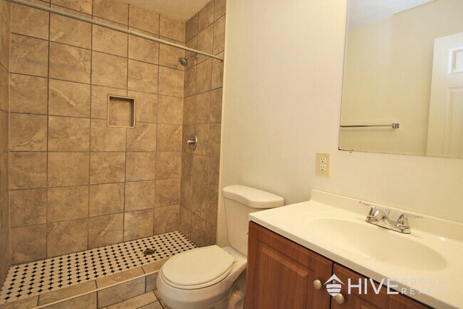 Building Photo - 3-Bedroom, 2.5-Bath Townhouse with Finishe...