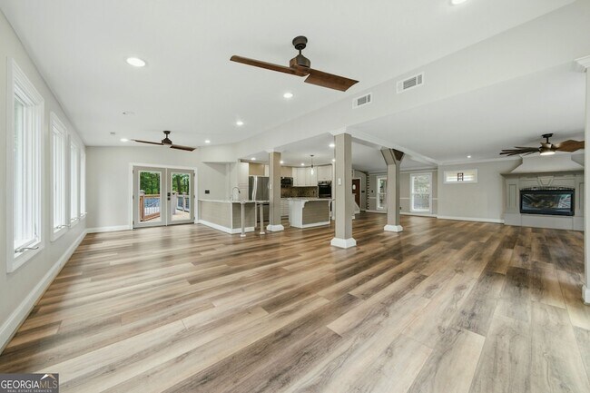 Building Photo - 250 Aspen Way
