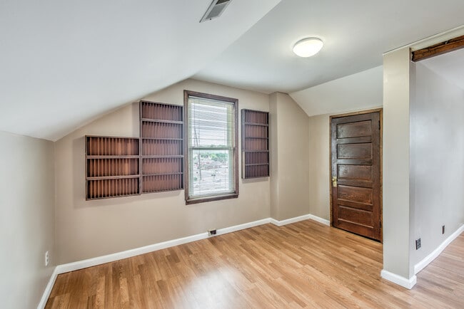 Building Photo - 2305 S Big Bend Blvd