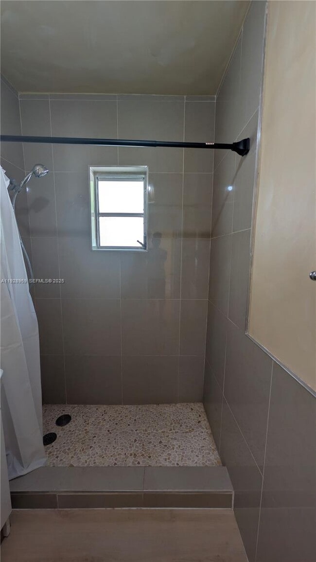 Building Photo - 1431 NW 26th St