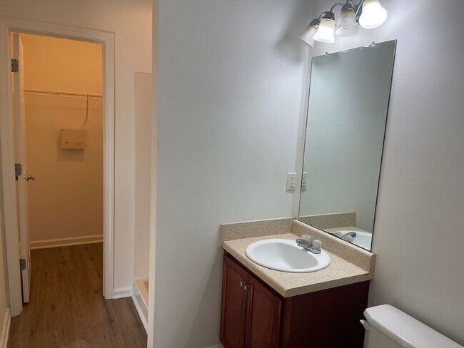 Building Photo - Renovated, Affordable Townhouse in College Park