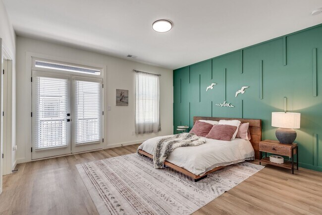 Building Photo - Gorgeous 3/3.5 Townhome Minutes From Downt...