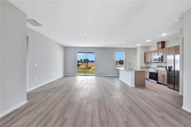 Building Photo - 1310 NW Juanita Pl