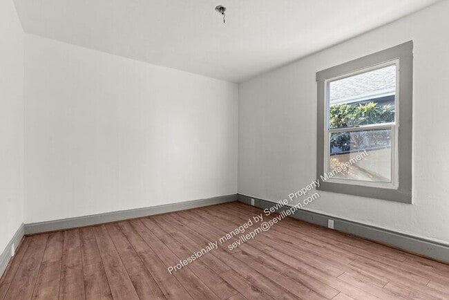 Building Photo - 2037 36th Ave