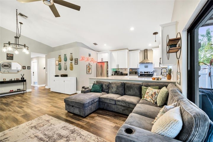 Building Photo - 5568 American Cir