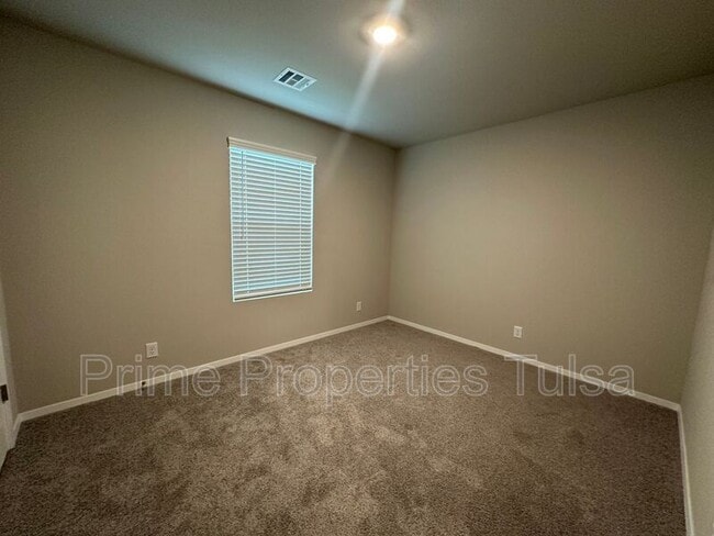 Building Photo - 27811 E 114th Pl S