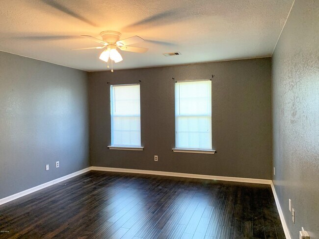 Building Photo - 207 Beaumont Heights