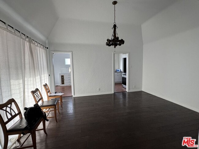 Building Photo - 326 N La Jolla Ave