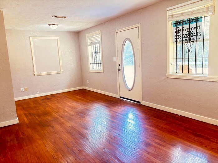 Building Photo - 234 Culbertson Ave