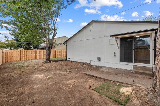 Building Photo - 325 N 29th Ave