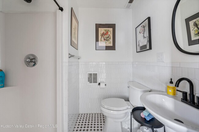 Building Photo - 212 NY-145
