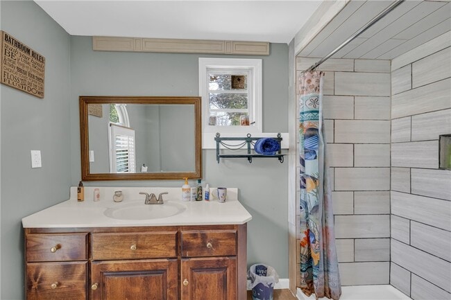 Building Photo - 307 Moore Ave