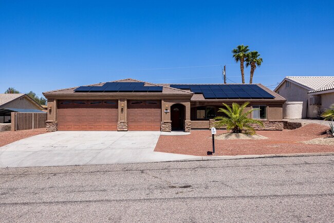 Building Photo - 3161 Newport Dr