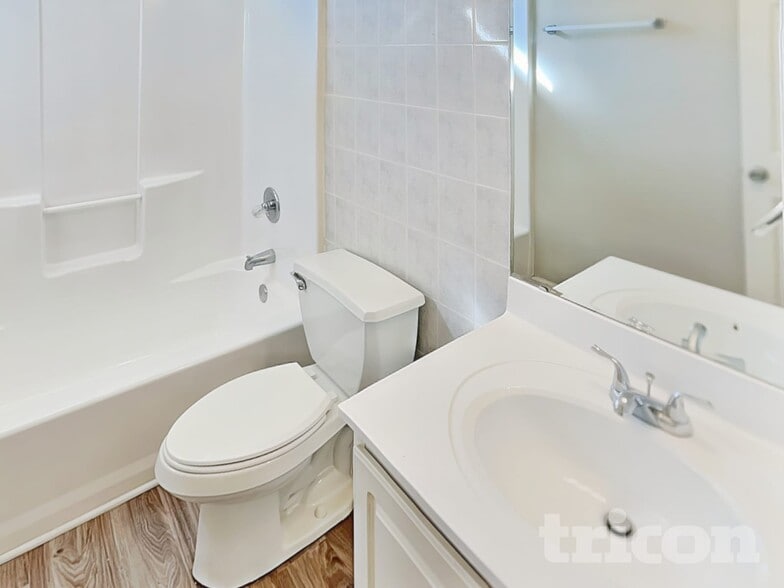 Building Photo - 1026 Summit Hills Dr