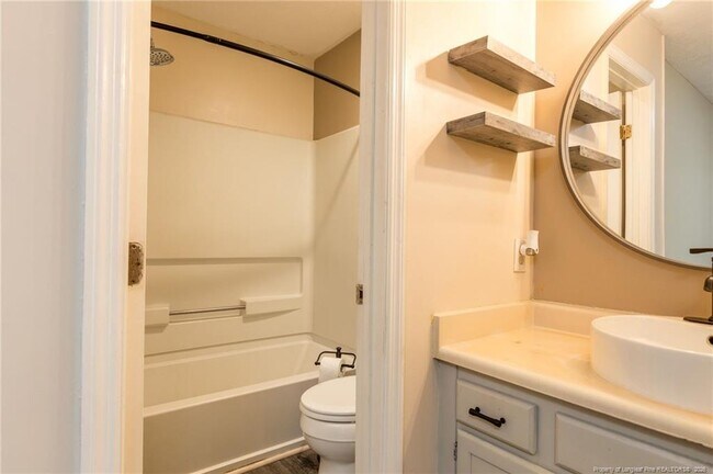 Building Photo - 6944 Calamar Dr