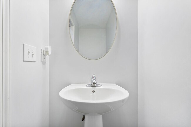 Building Photo - Brightleaf at the Park Townhome!