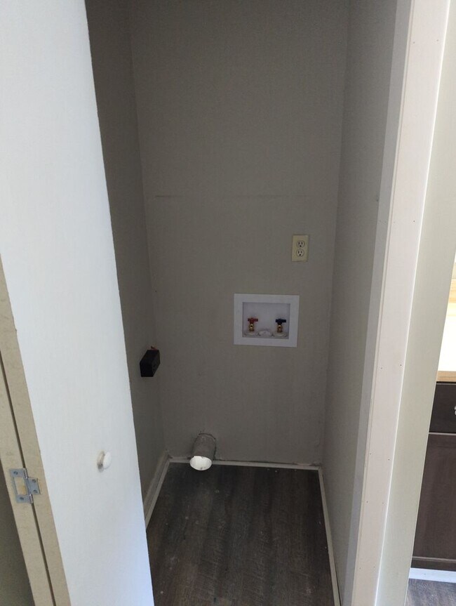 Building Photo - Coming Soon! Cute Renovated House