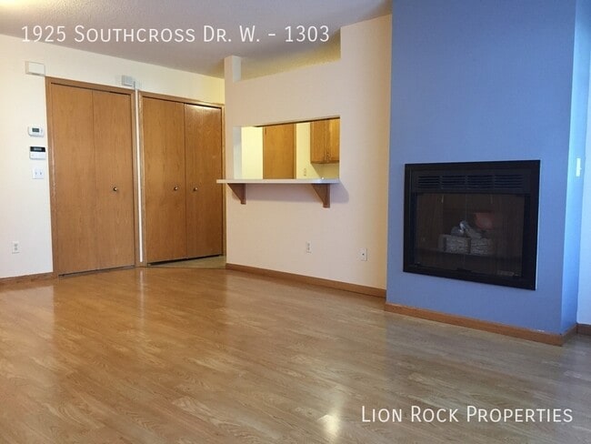 Building Photo - 1925 Southcross Dr W