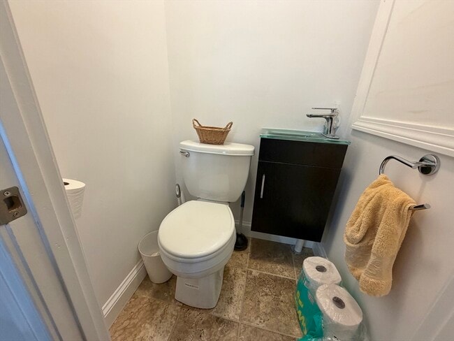 Building Photo - 176 Upland Ave