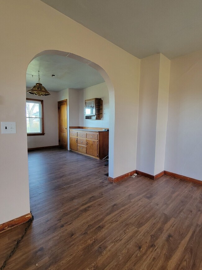 Building Photo - 622 S E Orchid Ln