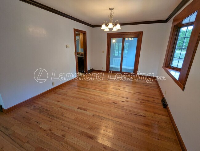 Building Photo - Spacious Split-Level Home in Columbia Stat...
