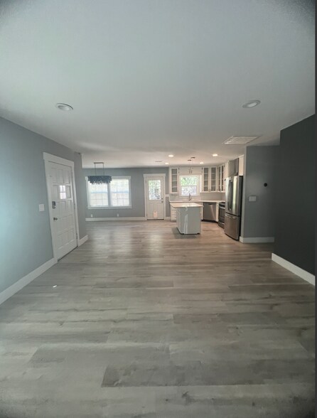 Building Photo - 2802 W 45th St