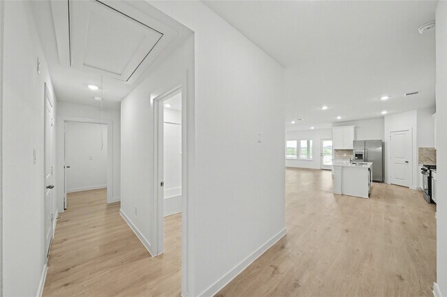 Building Photo - 3930 Langridge Dr