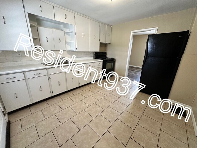 Building Photo - 3 Bed 1 bath