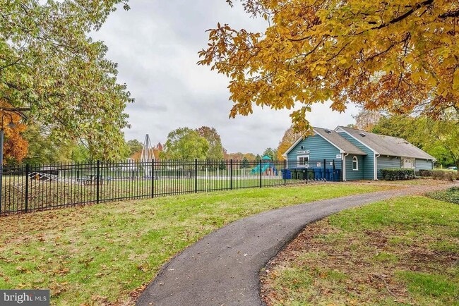 Building Photo - 37 Alden Ct