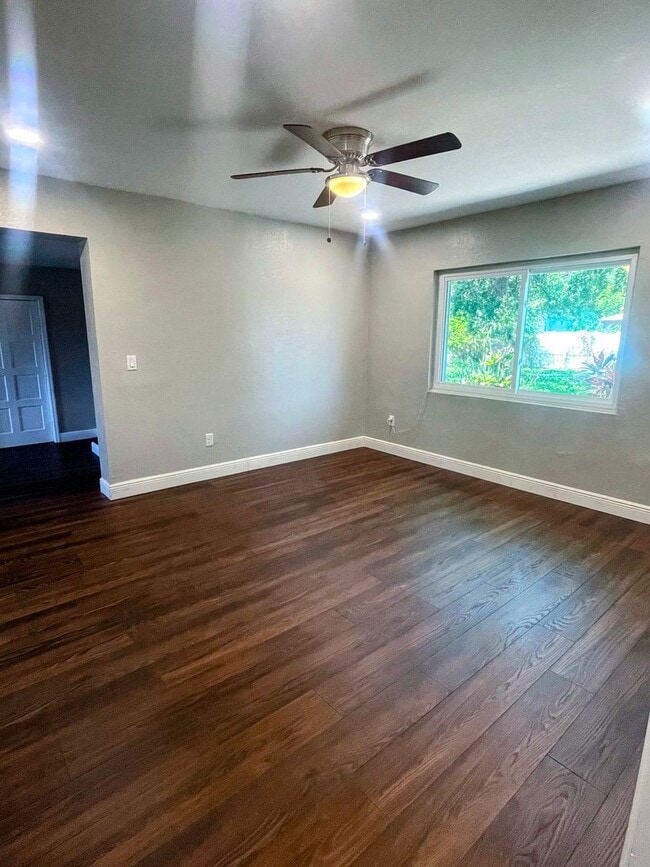 Building Photo - Stylish 3-Bedroom Bungalow Near Downtown Tampa - AVAILABLE ON JULY 5TH