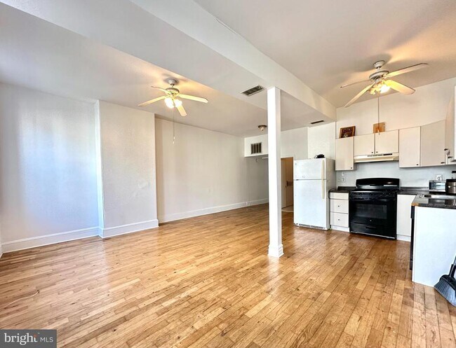 Building Photo - 1214 N 5th St