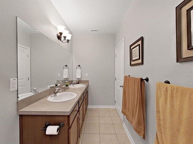 Building Photo - 14066 Finsbury Dr