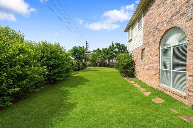 Building Photo - 6026 Briar Hill Ct