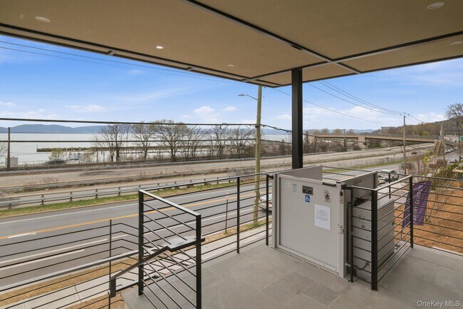 Building Photo - 25 S Riverside Ave