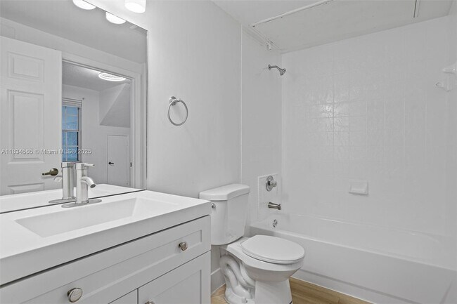 Building Photo - 775 SW 148th Ave
