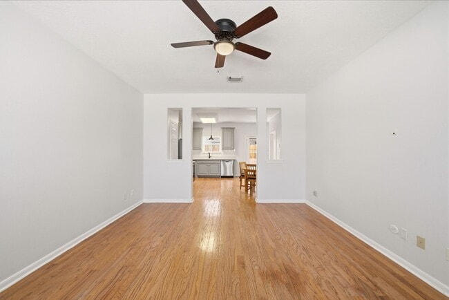 Building Photo - 218 Plaza Del Sol Park